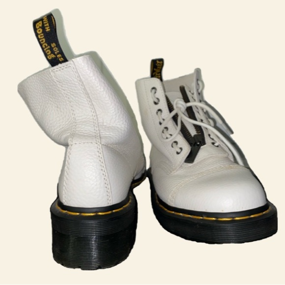 White Docs - Picture 1 of 3